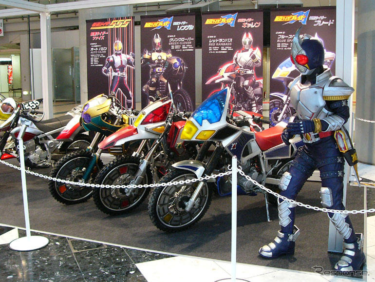 【東京モーターサイクルショー05】仮面ライダーブレイド マシン3台