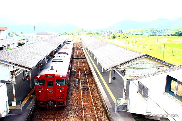 肥薩線人吉～吉松間の観光列車「いさぶろう」「しんぺい」で運用されているキハ140形。