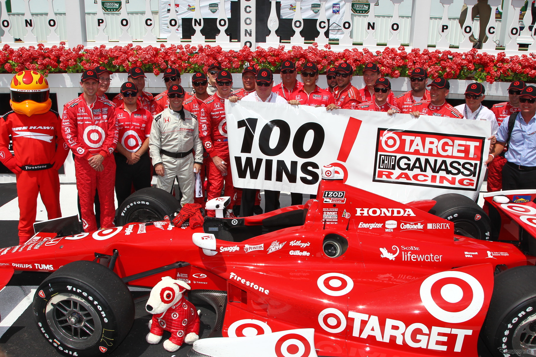 チップ・ガナッシ・レーシングとスポンサーであるTARGETにとっても、メモリアルな勝利に。写真：IndyCar