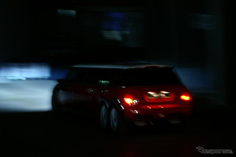 ショーの主役はファッション?　それとも『MINI XXL』?