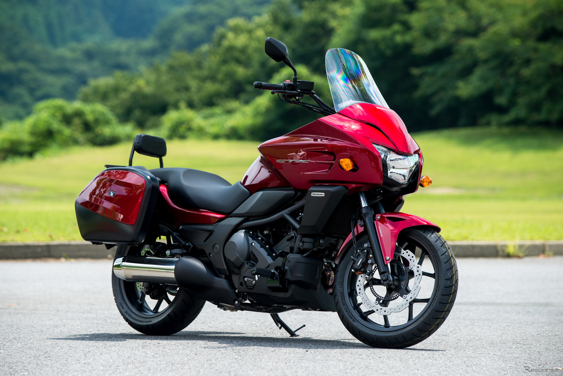 ホンダ CTX700、ハイウインドスクリーンとパニアケース付き