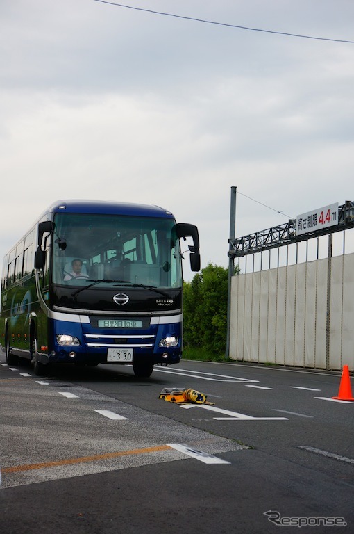 日野自動車 安全技術説明会