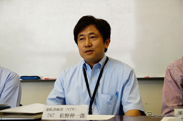 運航訓練審査企画部の松野伸一郎さん。ボーイング787の機長で、訓練教官も務めている。