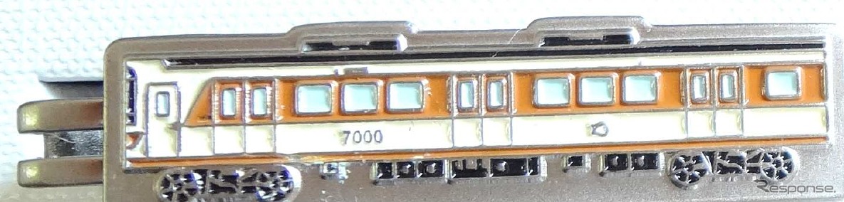 タオルマフラーのほかネクタイピンも発売される。7000系電車をモチーフにしている。