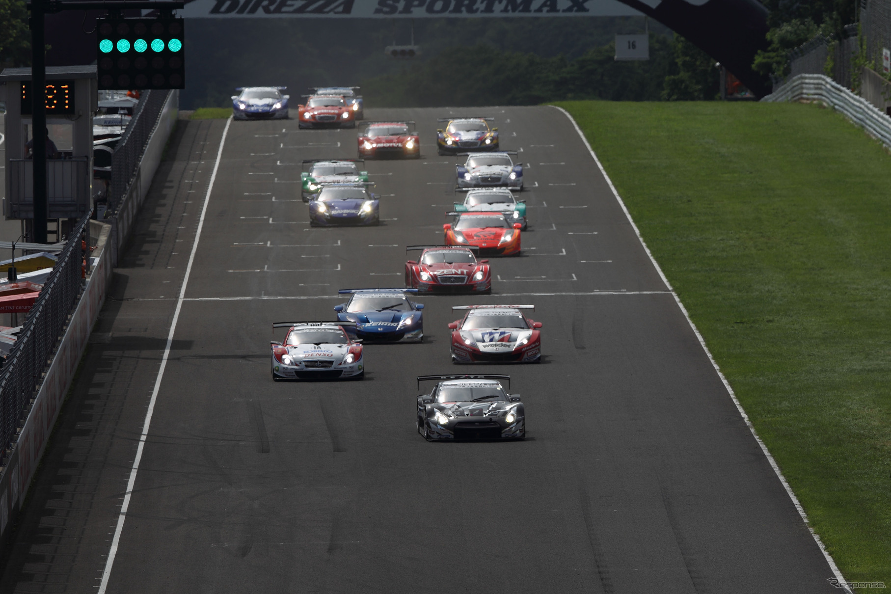 第4戦SUGOのスタートシーン。写真：TOYOTA