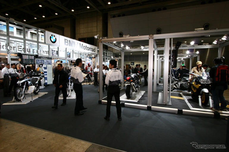 【東京モーターサイクルショー05】写真蔵…大きくなるBMWブース