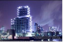 「工場夜景」のイメージ。近年、新たな産業観光スポットとして工場の夜景が注目されている。