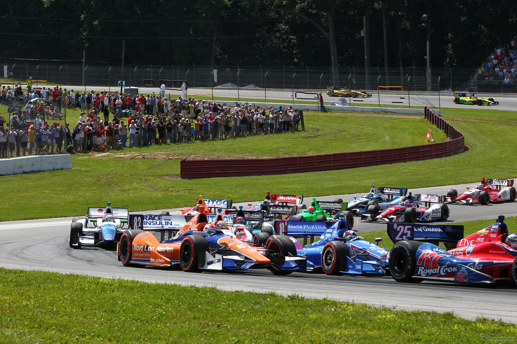 スタート直後の混戦。写真：IndyCar