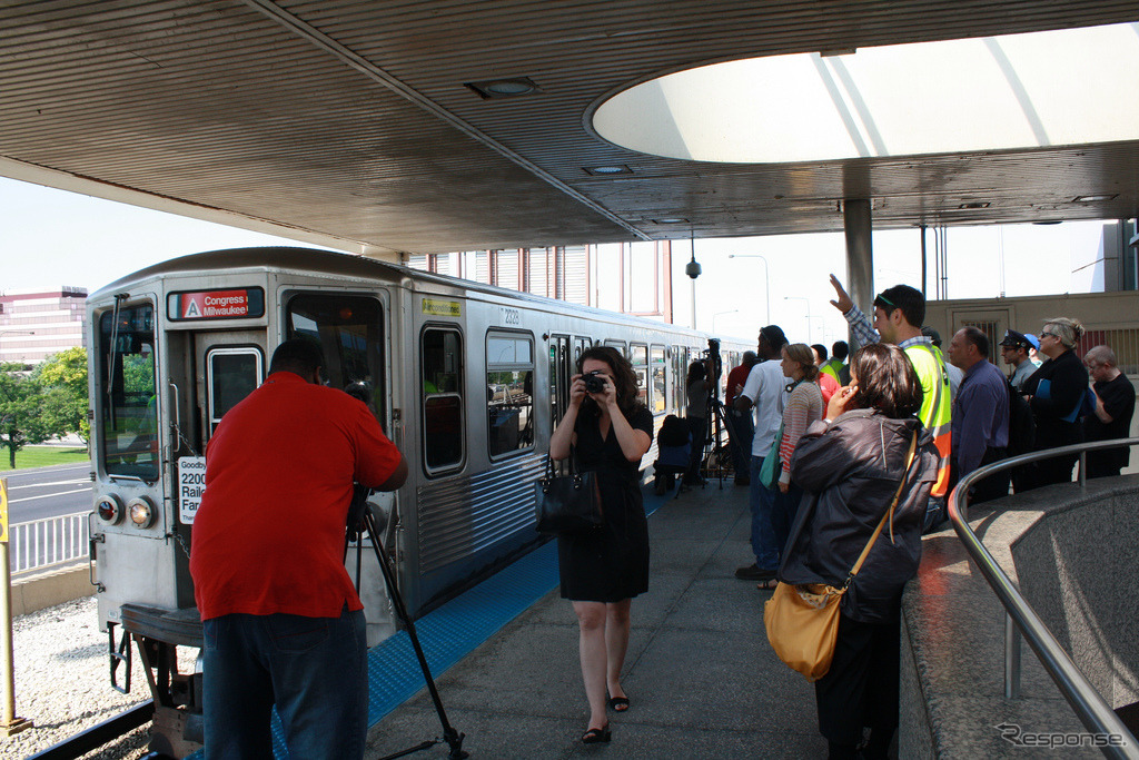 8日の運転を最後に引退したシカゴ交通局(CTA)2200形電車。記念運転ではファンらが別れを惜しんだ