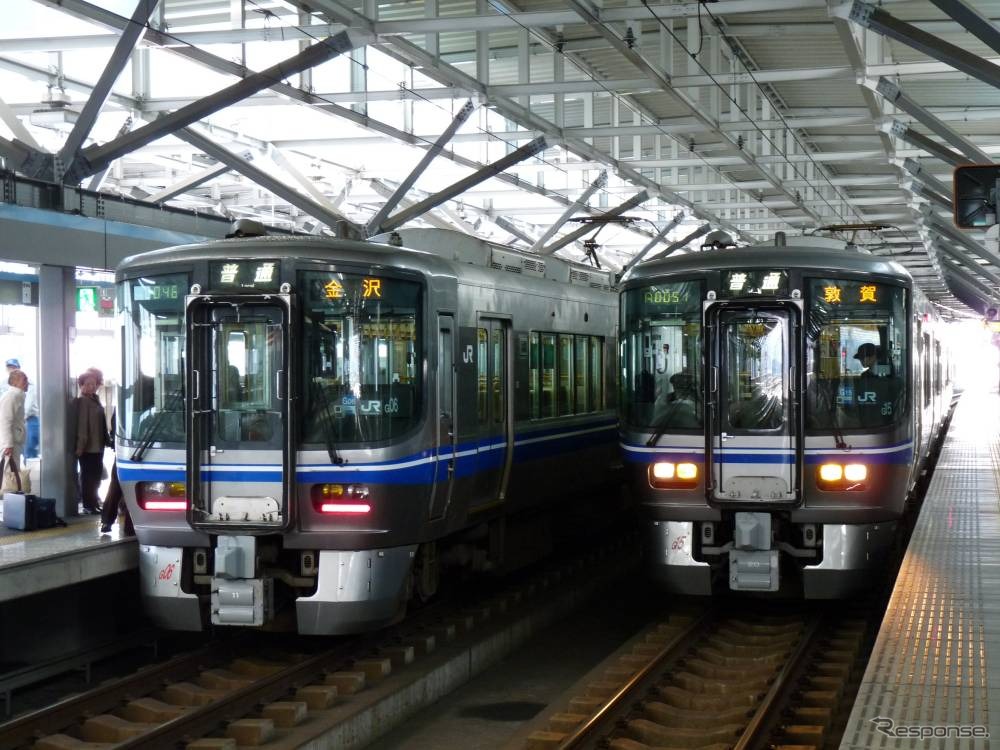 北陸本線で運用されているJR西日本の521系