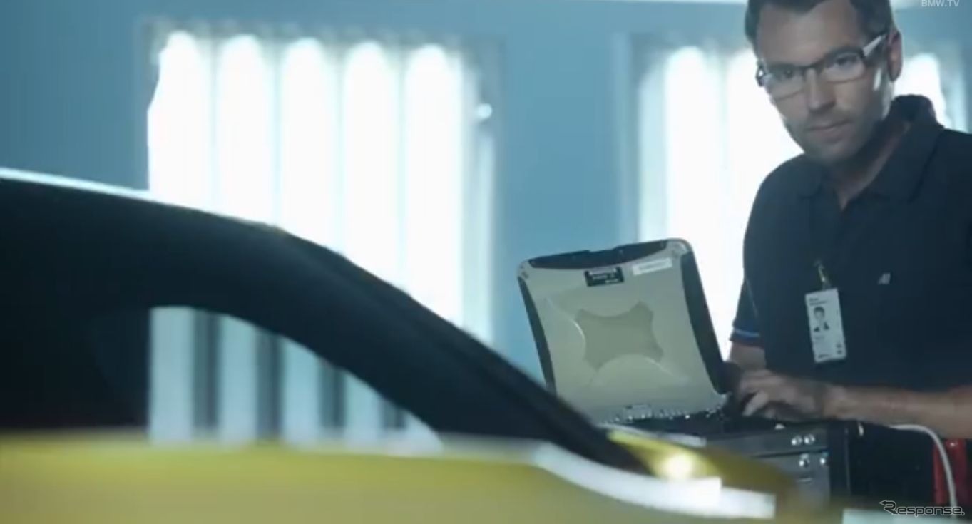 BMW Mの謎の新型車の予告画像