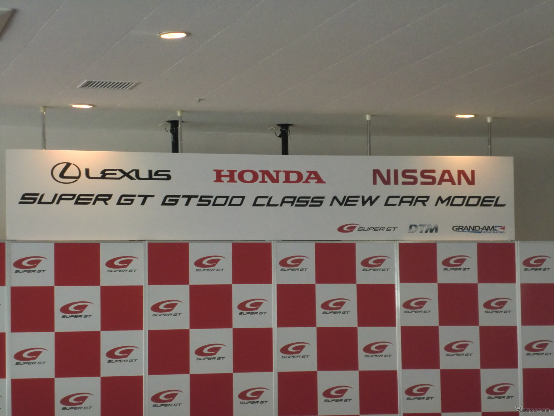 3社合同での発表会が、鈴鹿1000kmの予選前日に行なわれた。