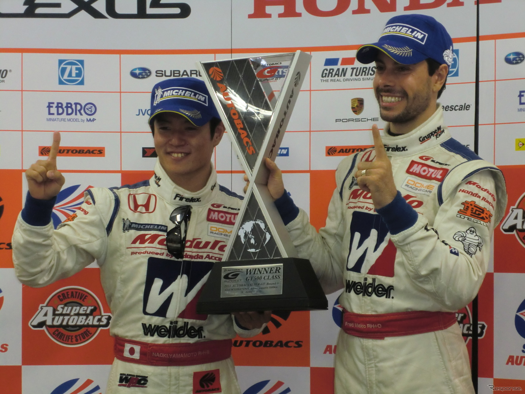 GT500初優勝の山本尚貴とフレデリック・マコヴィッキィ。