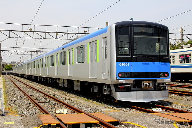 6月15日から東武野田線で営業運転を開始した新型車両の60000系。