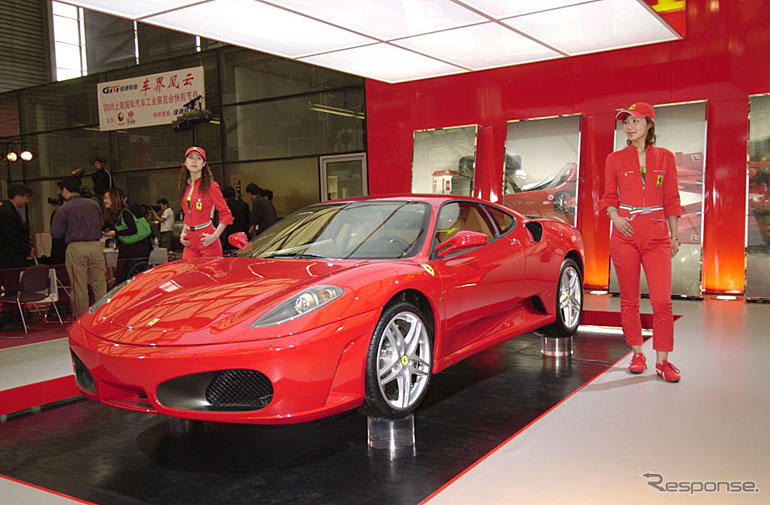 【上海モーターショー05】展示会場で手付けをポン