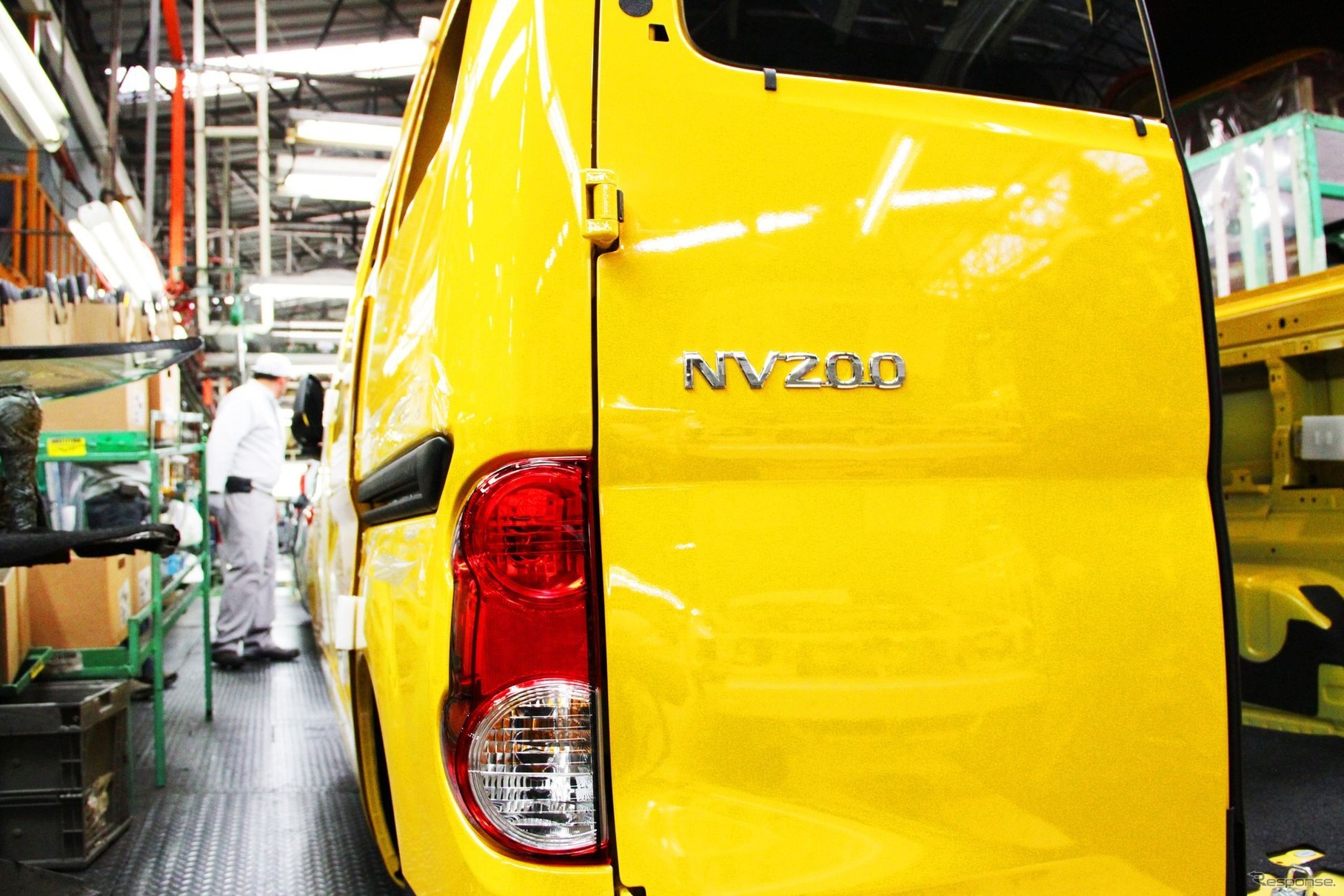 メキシコ工場で生産が開始された日産 NV200バネットのイエローキャブ仕様