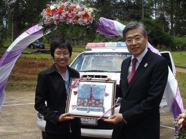 日本政府、タイ北部山岳地帯の病院に四駆救急車贈与