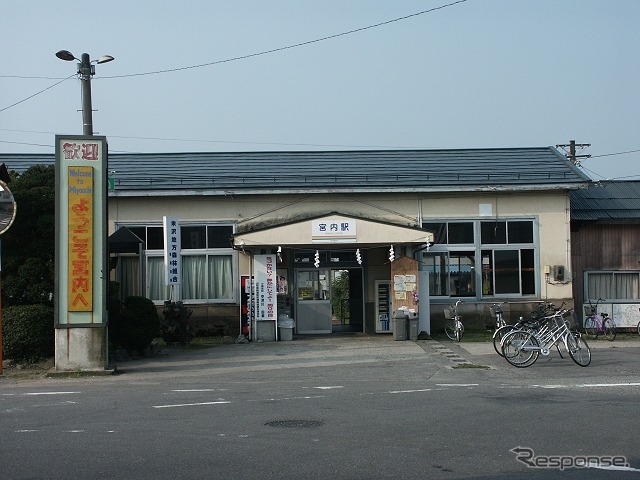 宮内駅では軌道自動車の体験乗車などが行われる。
