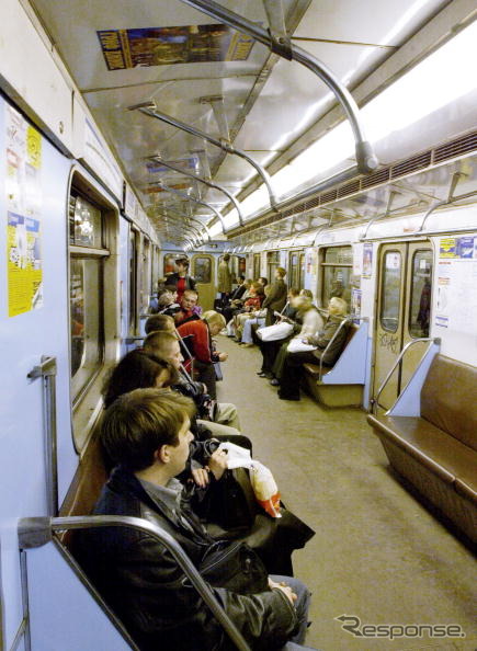 2014年半ばを目標に車内Wi-Fiを整備する方針が報じられた、モスクワ地下鉄の電車内