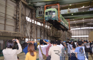 京阪電鉄は10月6日に寝屋川車両基地で「ファミリーレールフェア2013」を開催する。写真は昨年の様子