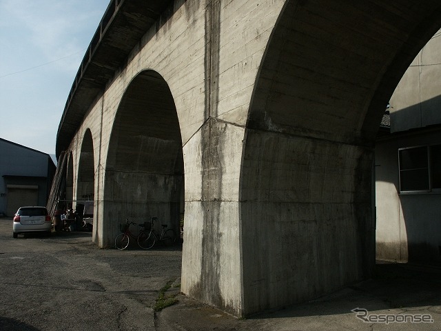 ツアーでは専用道に転用されなかった五條市中心部のアーチ橋も見て回る。