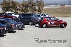 日産　自動運転車による自動駐車　（米国カリフォルニア州）