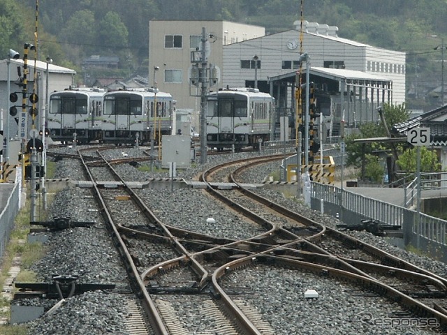 早雲の里荏原駅のホームから車両基地の井原コントロールセンターを望む。イベント当日は車両基地に直接アクセスする無料臨時列車も運転される予定。