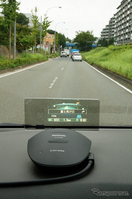表示される画像はシンプルだが、ドライブに必要な情報はフォローしている。