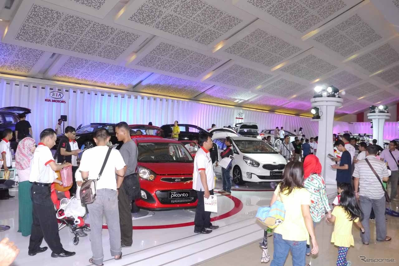ファミリー層の来場者がとくに目立ったKIAの展示会場