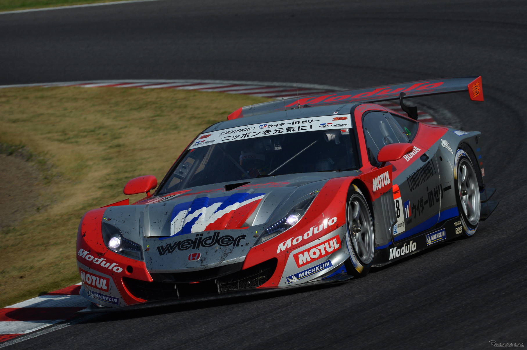 混戦のGT500、現在ポイントリーダーの山本尚貴&F.マコヴィッキィ組ホンダHSV。写真：GTA（第5戦）