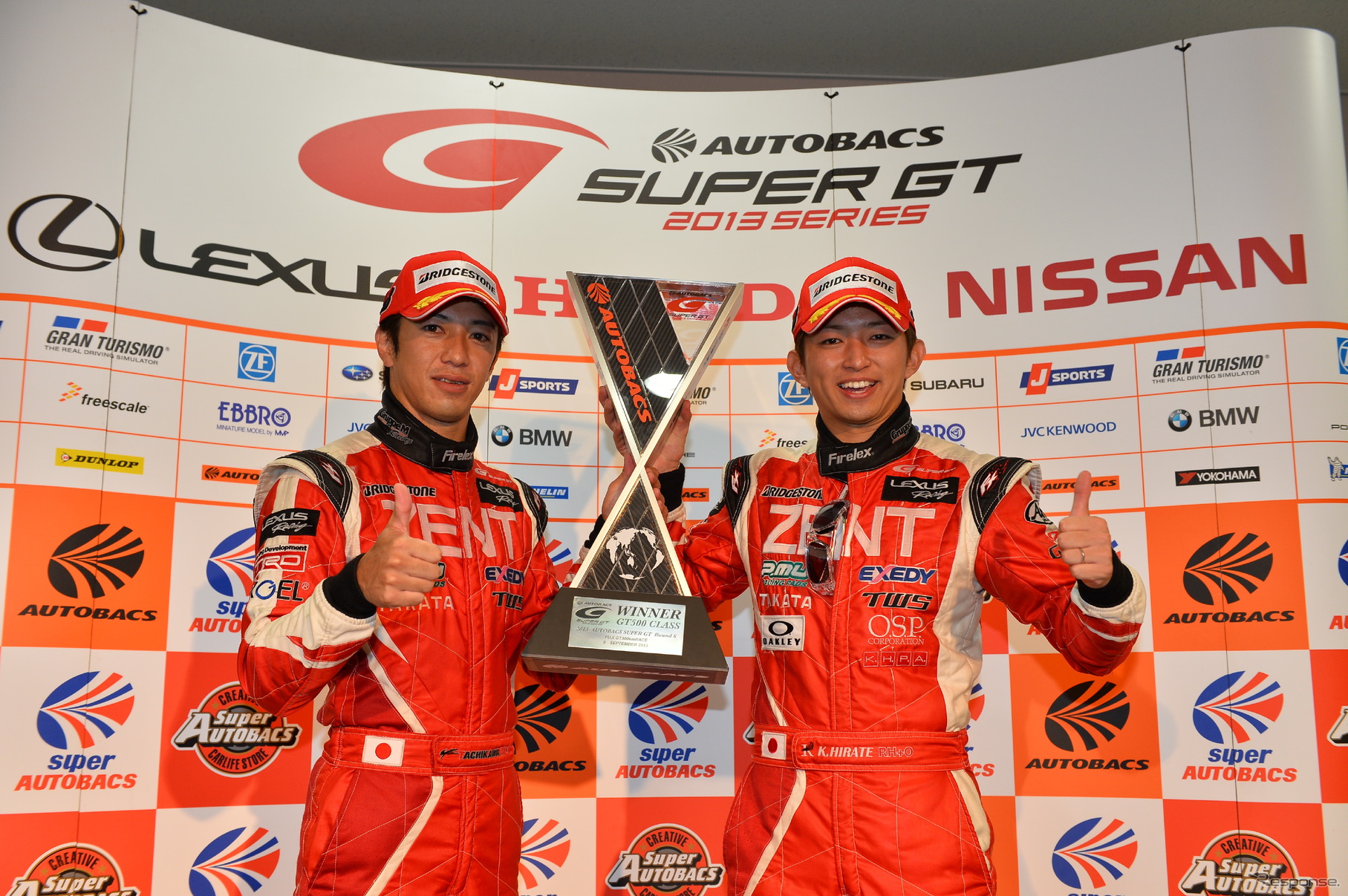 第6戦富士、GT500クラス優勝の立川祐路&平手晃平。写真：GTA