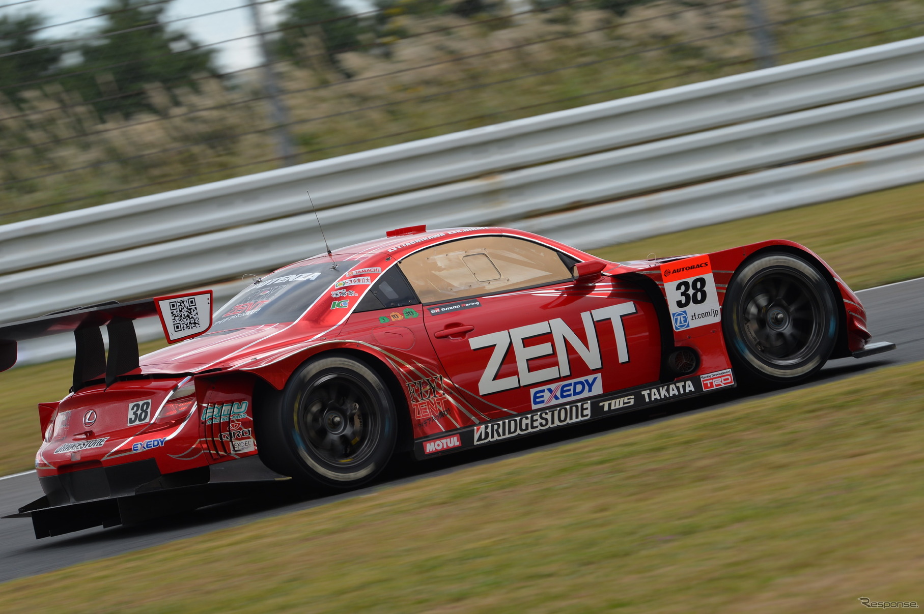 2位に敗れた#38 ZENT CERUMO SC430。写真：GTA