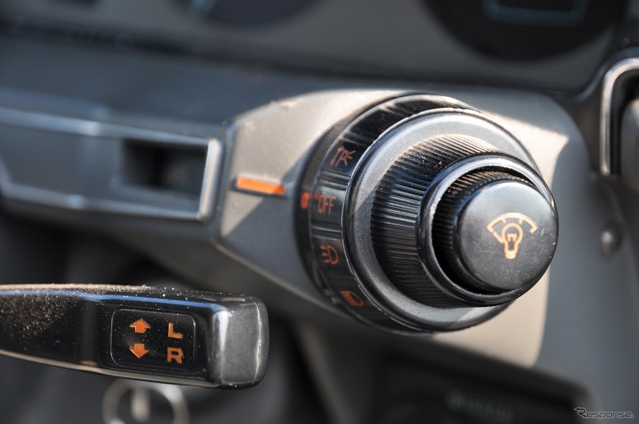 スバル レオーネ 1800 セダン GTS（AB4）