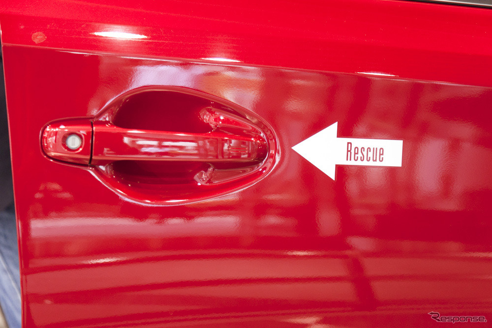 アムラックス東京、10月24日から シャア専用オーリス タイムレンタル開始