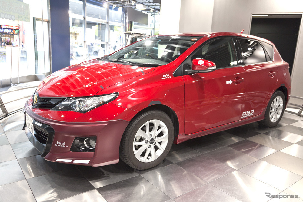 アムラックス東京、10月24日から シャア専用オーリス タイムレンタル開始