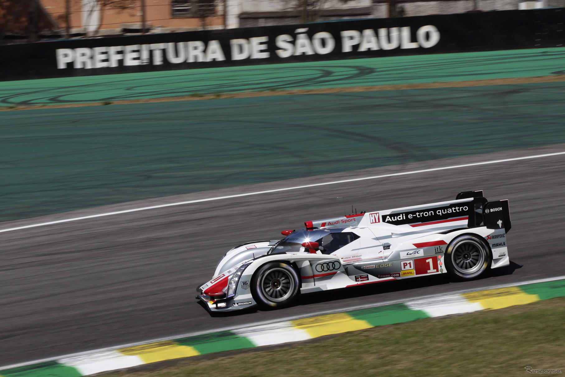 サンパウロ戦を走るアウディR18 e-tron クワトロ（カーナンバー1）。写真：AUDI AG