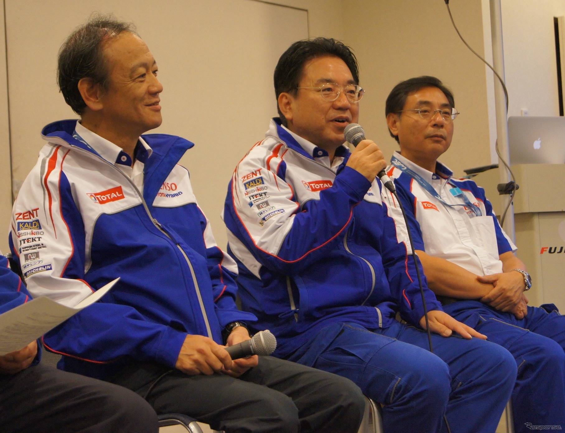 TOYOTA RACING 記者懇親会。伊勢清貴専務役員（一番左）と木下明美チーム代表（中央）。
