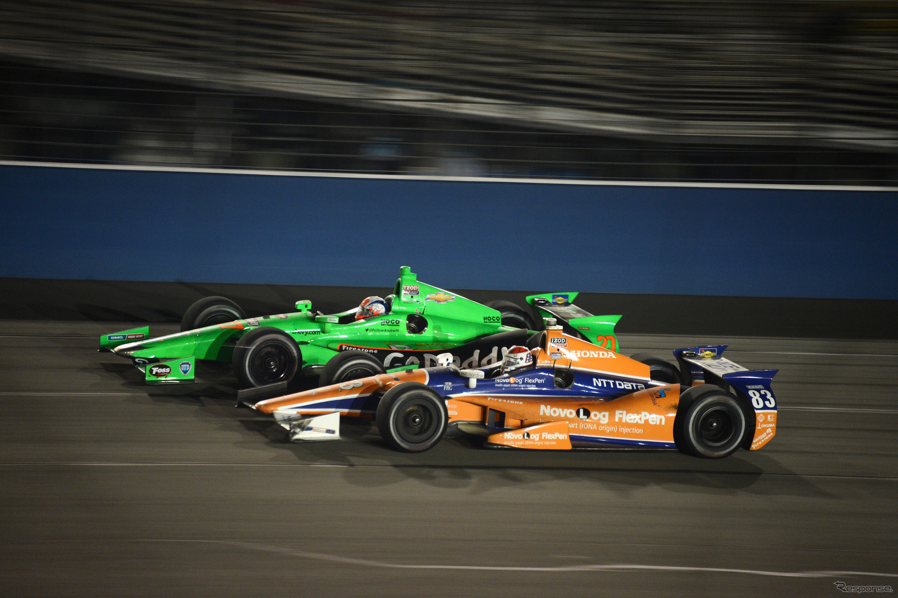 キンボール（手前）とヒンチクリフの戦い。写真：Indycar