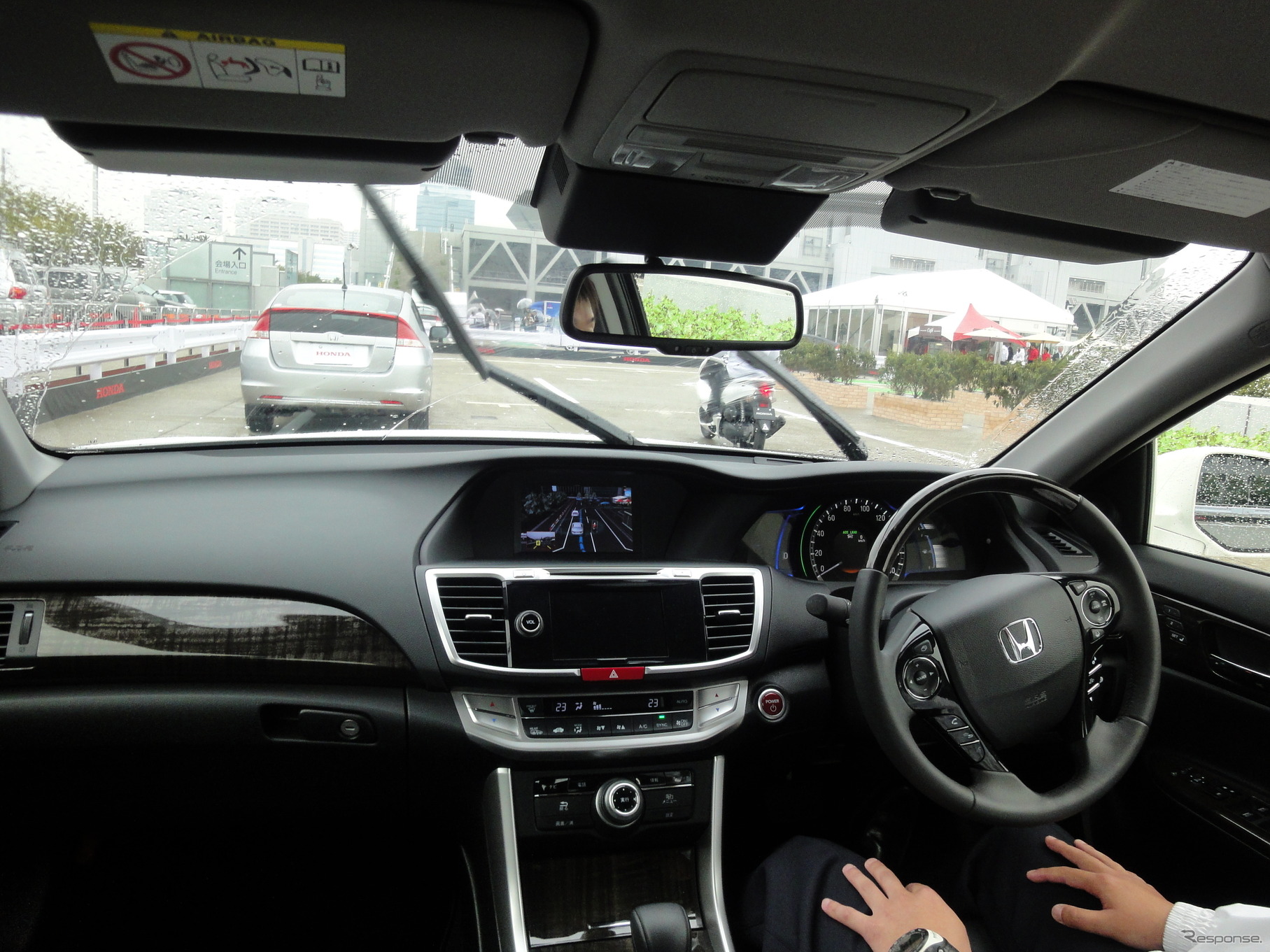 ホンダ　協調型自動運転車　運転席