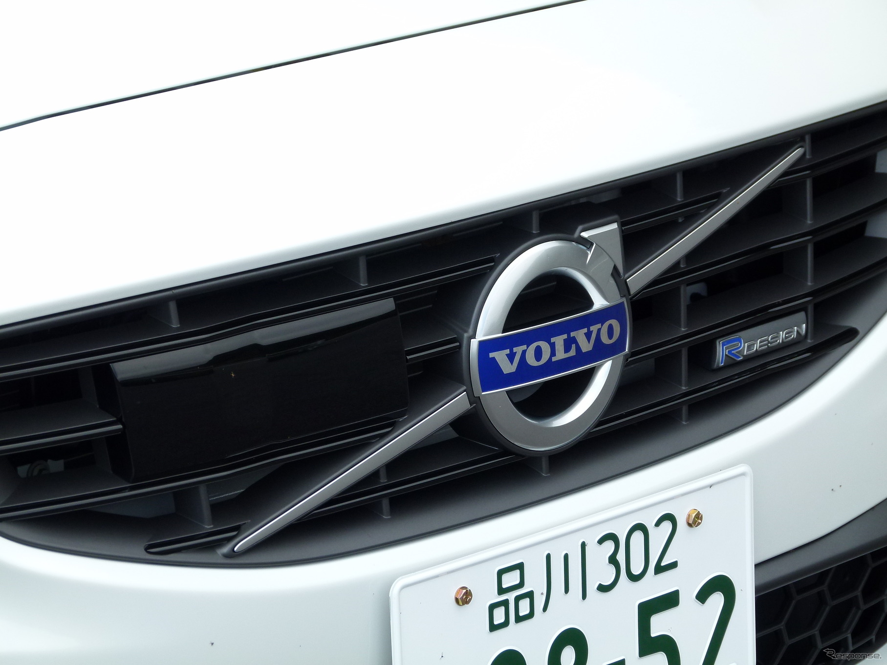 ボルボV60 T4 R-DESIGN