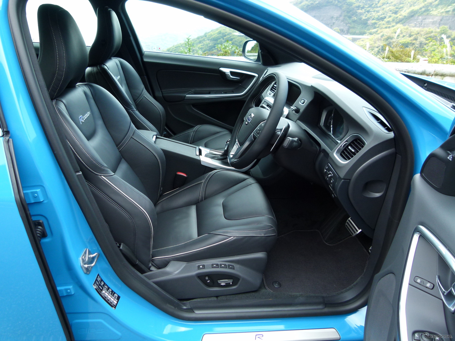 ボルボS60 T6 AWD RーDESIGN