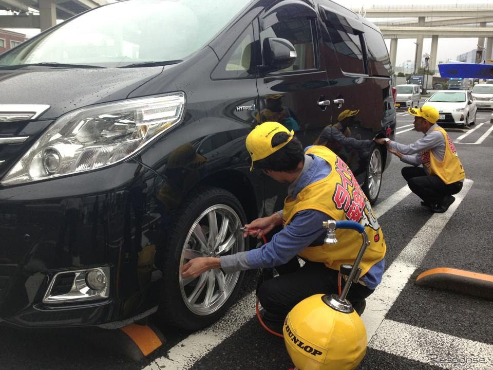 (神奈川県・首都高速道路 大黒パーキングエリアでの点検活動の様子