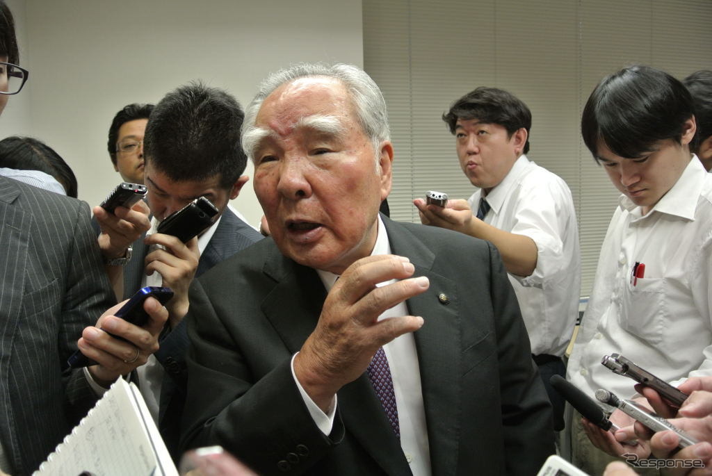 スズキ 鈴木修会長兼社長