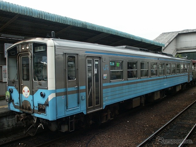 通常は1両で運転されている予土線の普通列車。11月25日から12月8日まで自転車持ち込みの混乗試験が実施される。