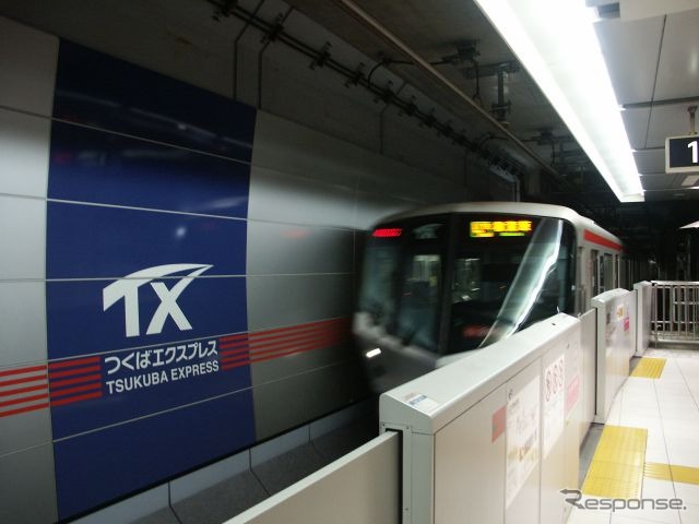 つくばエクスプレス（TX）の秋葉原駅。秋葉原駅は埼玉県外だが、「埼玉県民の日」記念のフリー切符では県外を含む秋葉原～つくば間全線で利用できる。