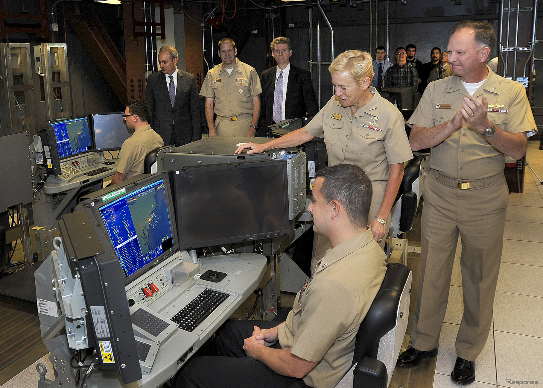 イージス陸上ミサイル防衛システムのテストを行う、米海軍とアメリカミサイル防衛局の面々
