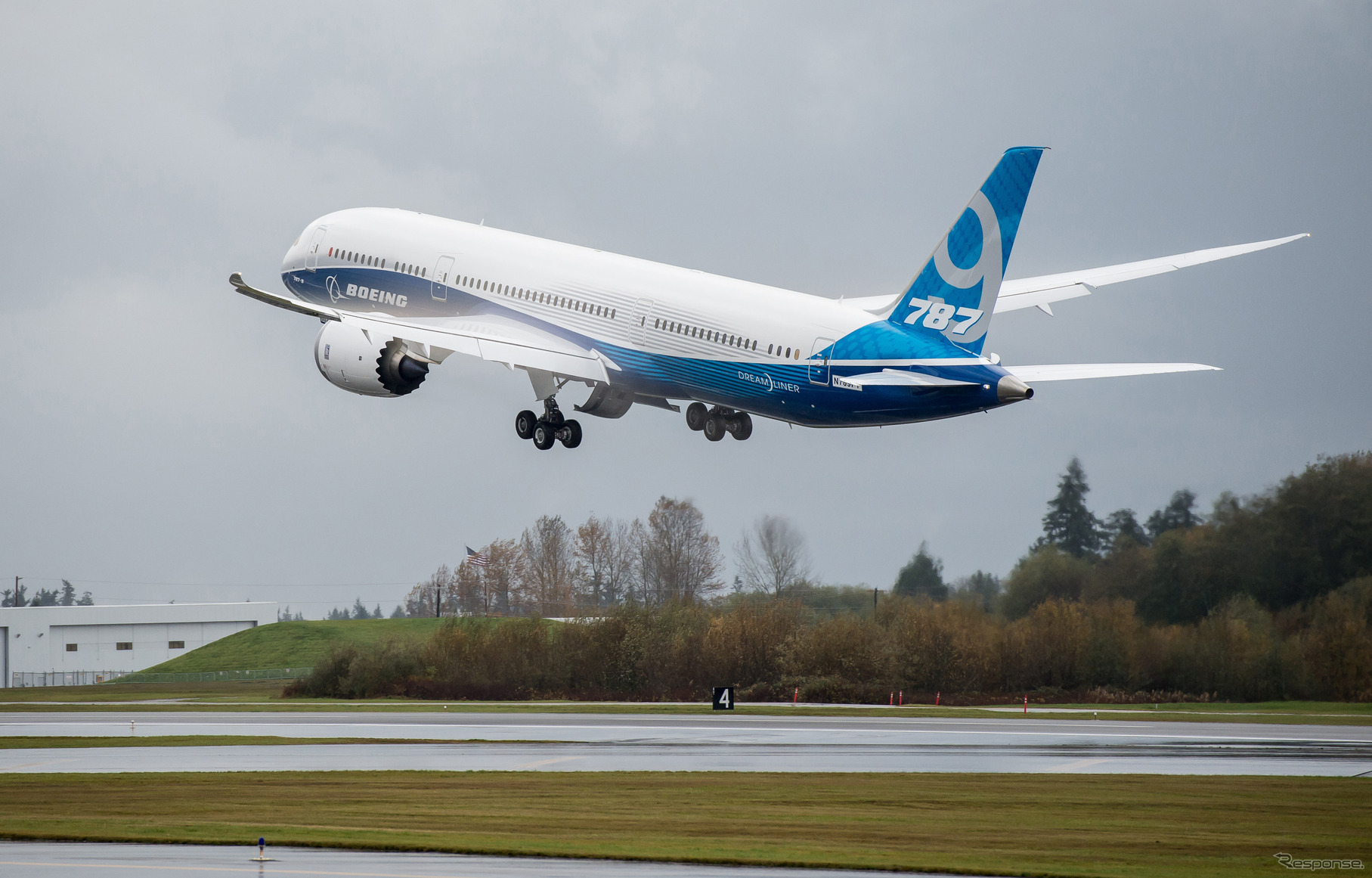 最初の飛行テストを行う2機目の787-9テスト用航空機