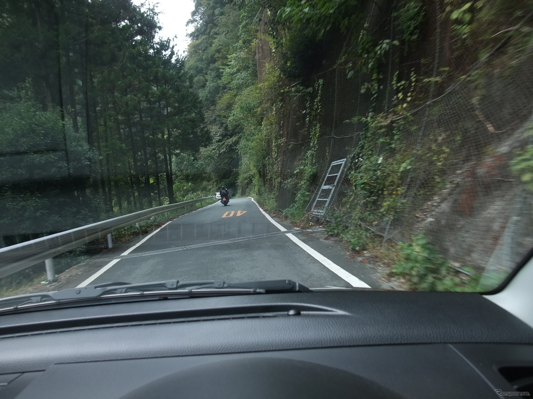 浜松から国道152号線を通って水窪（みさくぼ）へと向かう。台風通過後で小さい県道は通行できない可能性が高いと駐在所の署員さんに聞き、静岡県道1号線に引き返す。