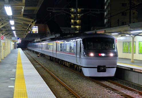 西武鉄道は12月の木・金曜に臨時列車を増発。今回は新宿線や拝島線でも臨時特急を運転する。
