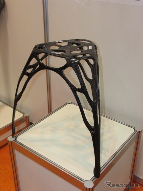 ドレスデン応用科学大学でデザインされたカーボン製のスツール
